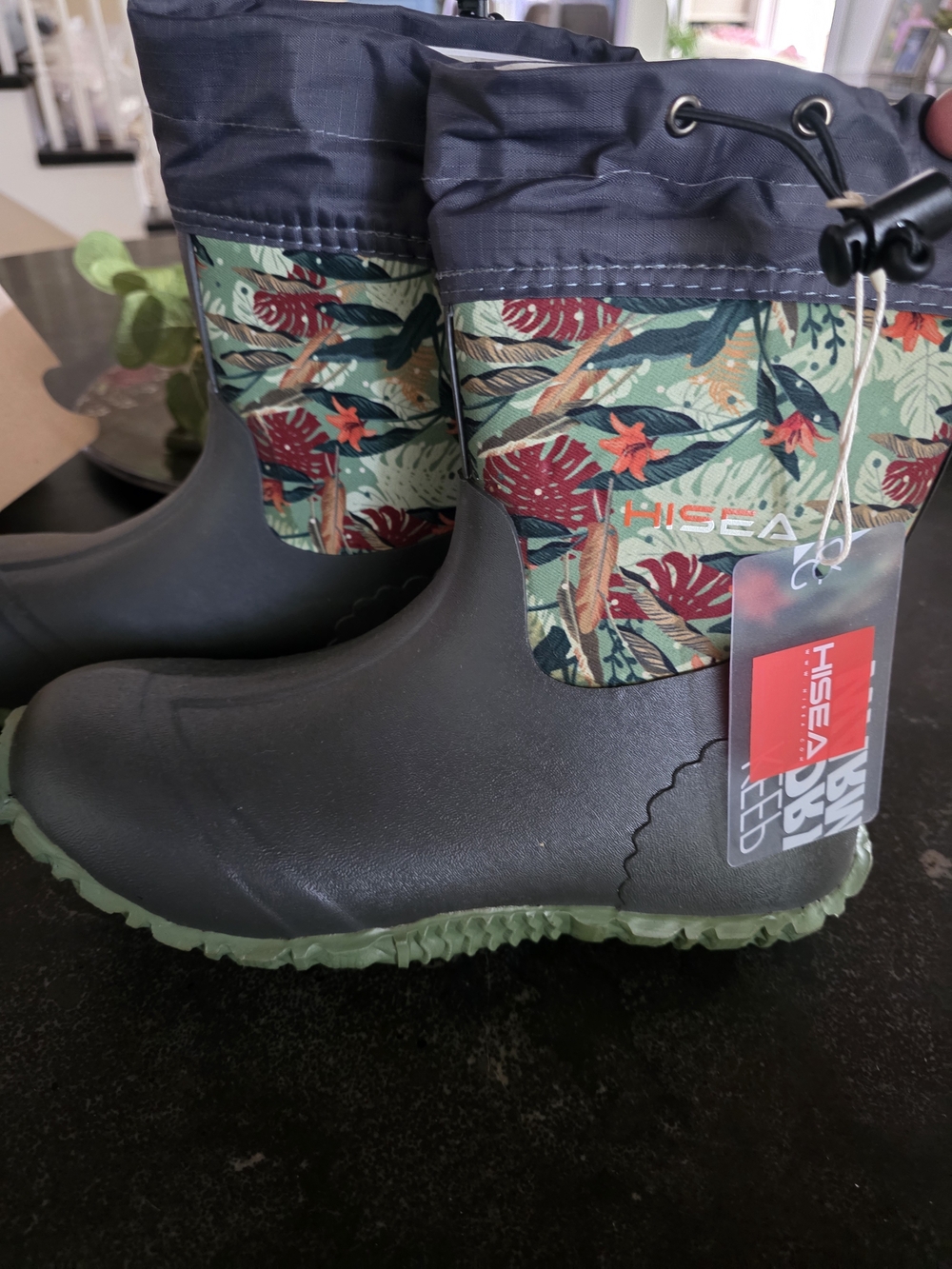 NIB HISEA Women's Green Leaf & Floral-Print Winter Rain Boots Size 9